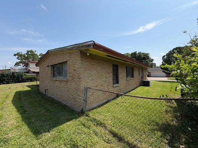 8806 Glenloch Drive, Houston, TX 77061