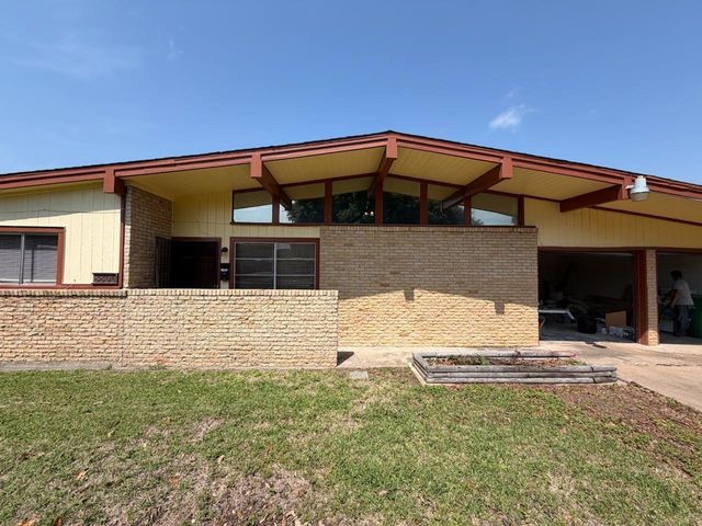 8806 Glenloch Drive, Houston, TX 77061