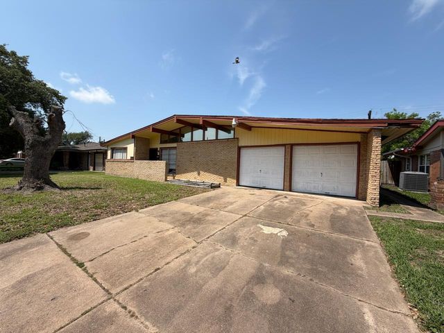 8806 Glenloch Drive, Houston, TX 77061