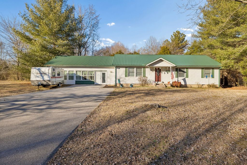 330 Deerfield Rd, Sparta, TN 38583