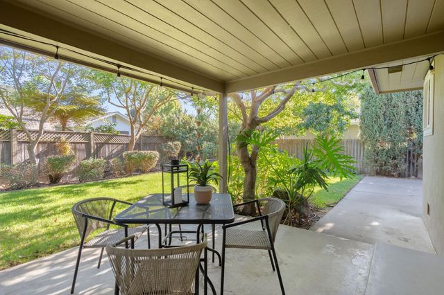 1113 Volz Dr, Sacramento, CA 95822
