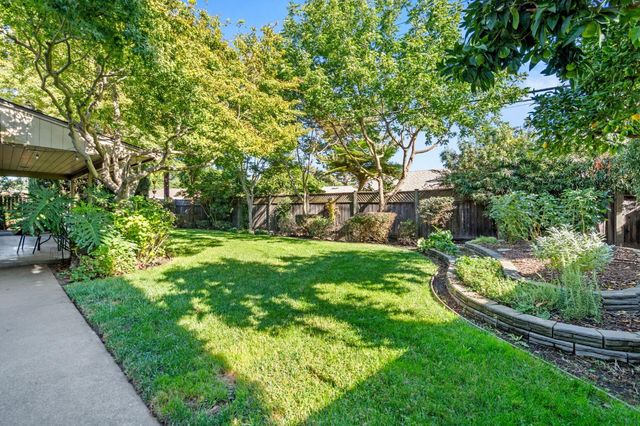 1113 Volz Dr, Sacramento, CA 95822