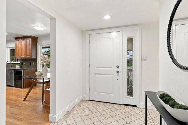 1113 Volz Dr, Sacramento, CA 95822