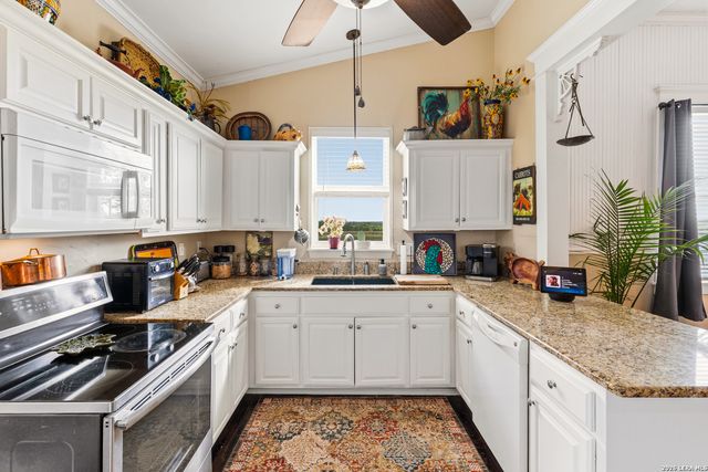 4515 STAPPER RD, St Hedwig, TX 78152