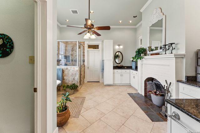 4515 STAPPER RD, St Hedwig, TX 78152