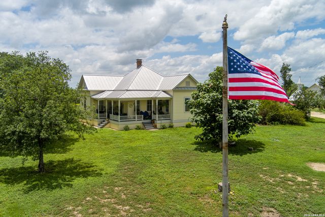 4515 STAPPER RD, St Hedwig, TX 78152