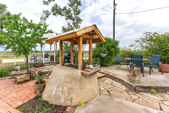 4515 STAPPER RD, St Hedwig, TX 78152