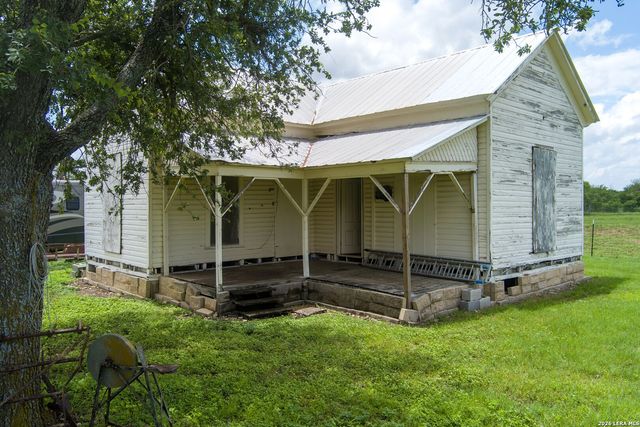 4515 STAPPER RD, St Hedwig, TX 78152