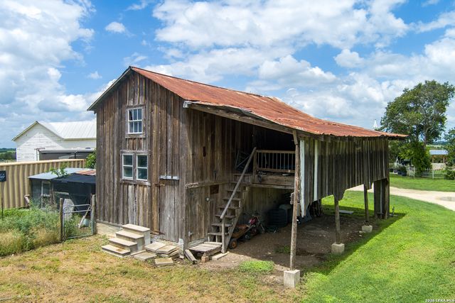 4515 STAPPER RD, St Hedwig, TX 78152