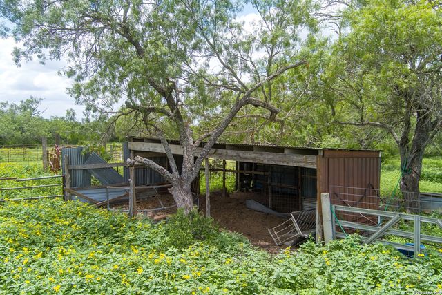 4515 STAPPER RD, St Hedwig, TX 78152