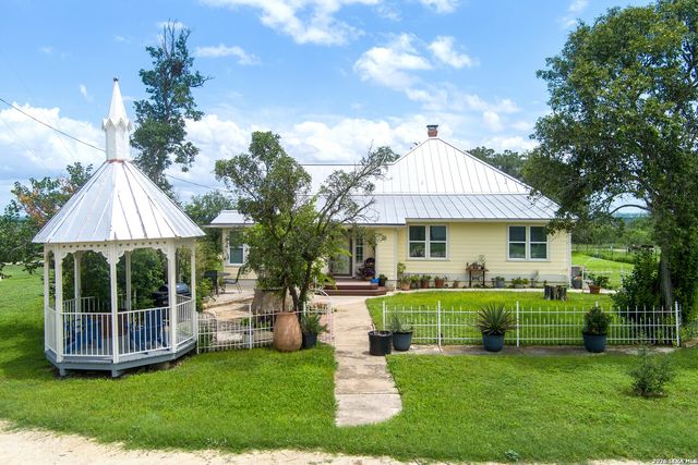4515 STAPPER RD, St Hedwig, TX 78152