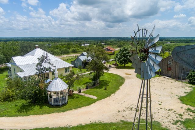 4515 STAPPER RD, St Hedwig, TX 78152