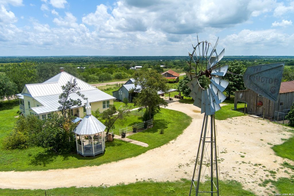 4515 STAPPER RD, St Hedwig, TX 78152