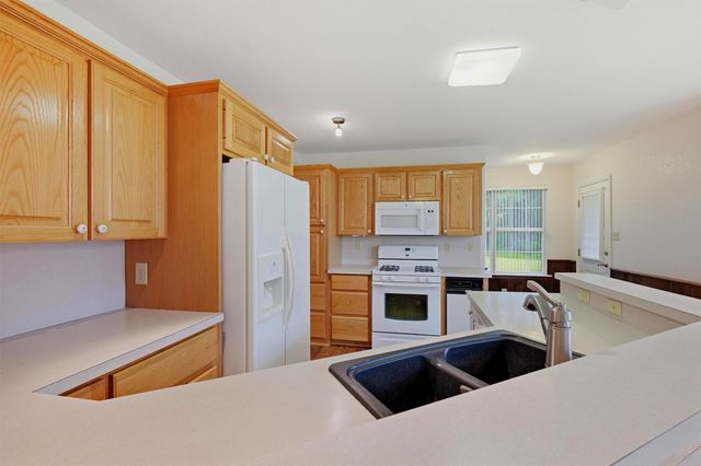 1808 E FM 120, Denison, TX 75021