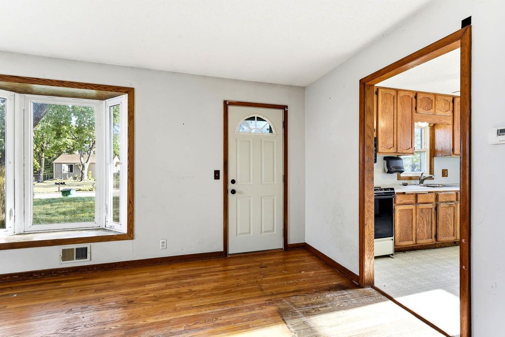 548 82nd Avenue NE, Spring Lake Park, MN 55432 — photo 4