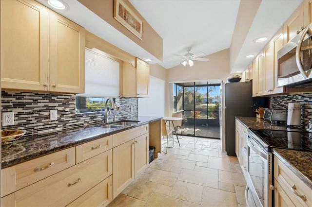 260 SOUTHAMPTON DRIVE 312, Venice, FL 34293