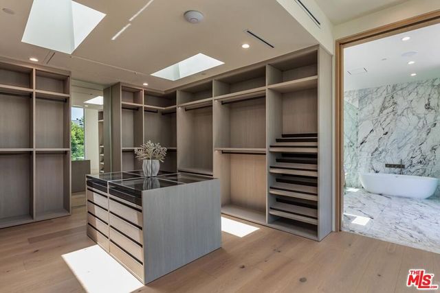 634 Moreno Avenue, Los Angeles, CA 90049