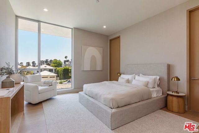 634 Moreno Avenue, Los Angeles, CA 90049