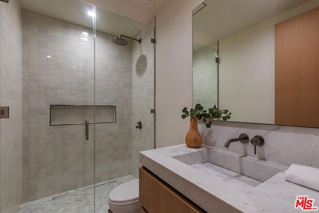 634 Moreno Avenue, Los Angeles, CA 90049