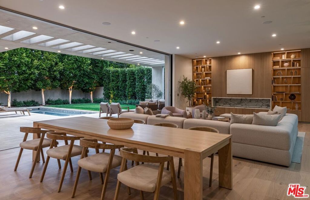 Image 9 of property listing at 634 Moreno Avenue, Los Angeles, CA 90049