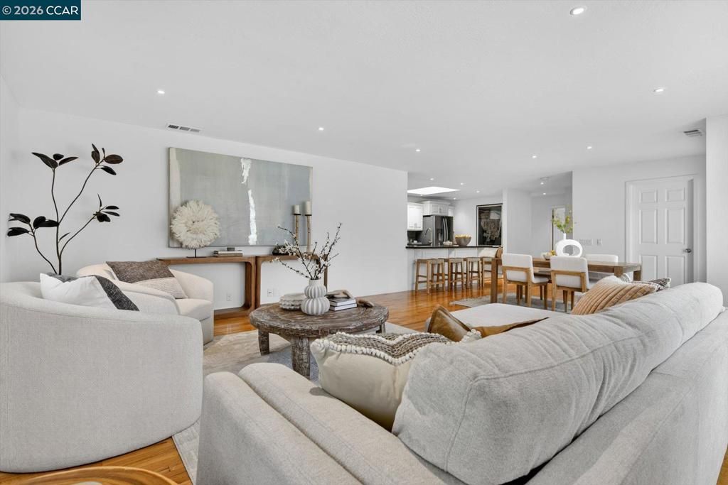 Image 9 of property listing at 1536 1536 Alamo Way, Alamo, CA 94507