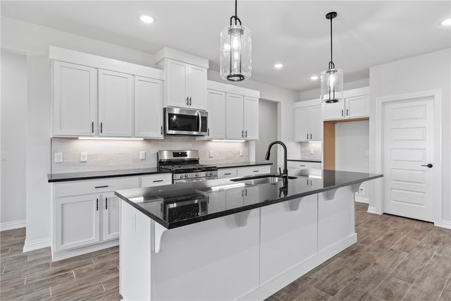 109 N Panther Avenue, Farmington, AR 72730