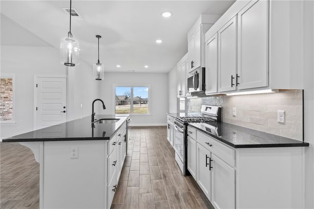 109 N Panther Avenue, Farmington, AR 72730