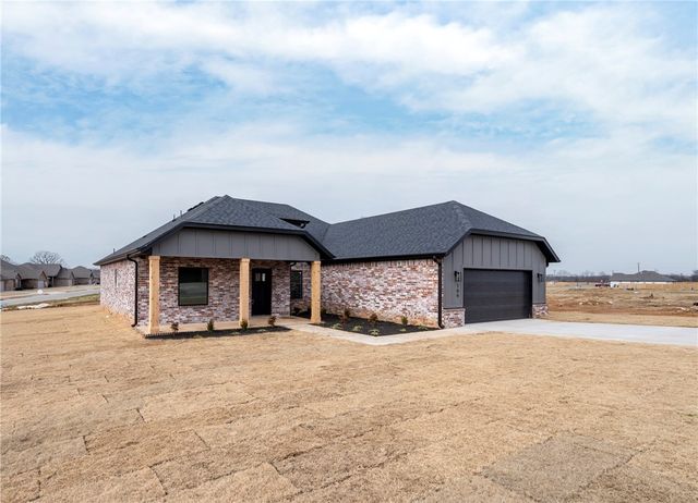 109 N Panther Avenue, Farmington, AR 72730