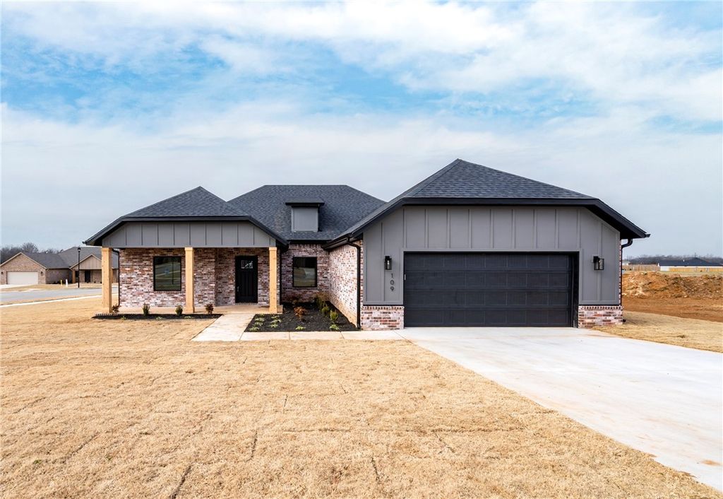 109 N Panther Avenue, Farmington, AR 72730