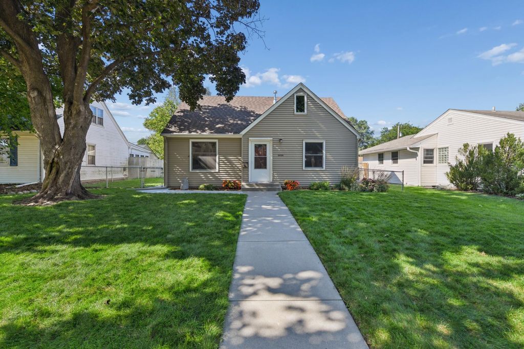 5936 Queen Avenue S, Minneapolis, MN 55410