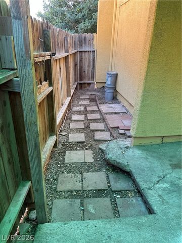 1390 Hialeah Drive A, Las Vegas, NV 89119