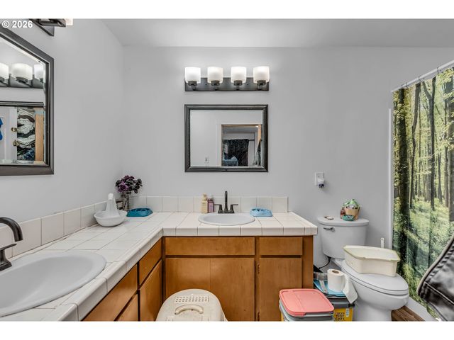 3001 Ne AZALEA St, Hillsboro, OR 97124