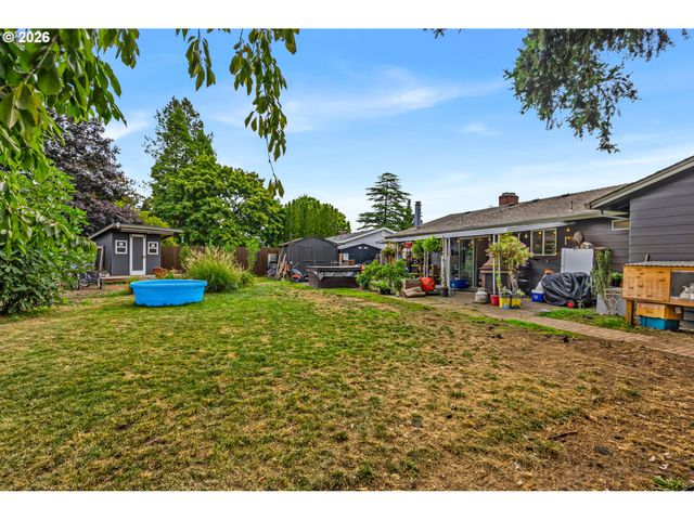 3001 Ne AZALEA St, Hillsboro, OR 97124