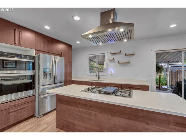 3001 Ne AZALEA St, Hillsboro, OR 97124