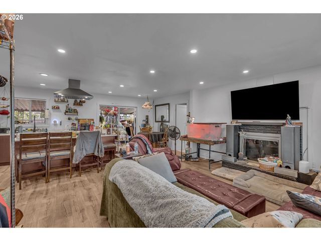 3001 Ne AZALEA St, Hillsboro, OR 97124