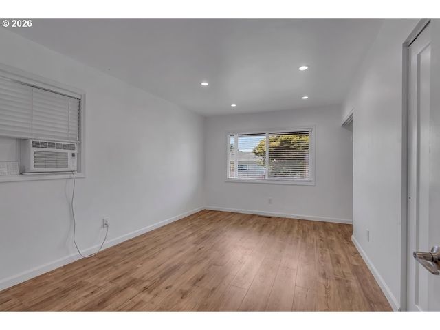 3001 Ne AZALEA St, Hillsboro, OR 97124
