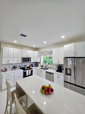 35220 SW 213th Ave, Homestead, FL 33034