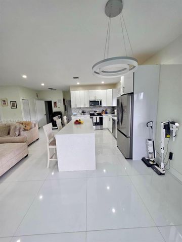 35220 SW 213th Ave, Homestead, FL 33034