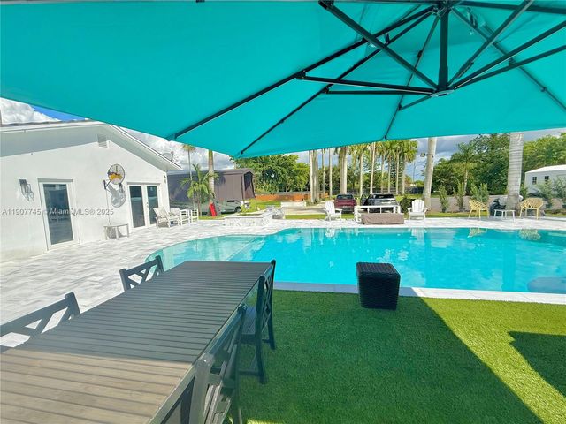 35220 SW 213th Ave, Homestead, FL 33034