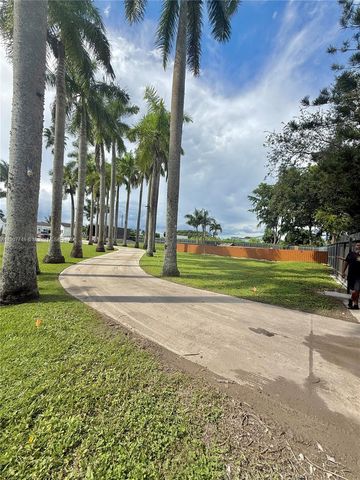 35220 SW 213th Ave, Homestead, FL 33034