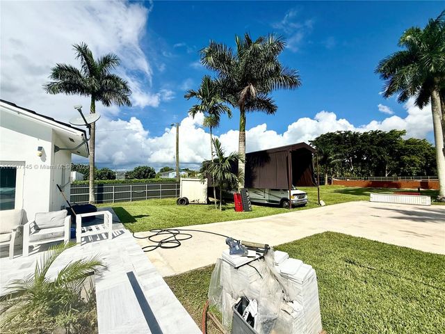 35220 SW 213th Ave, Homestead, FL 33034