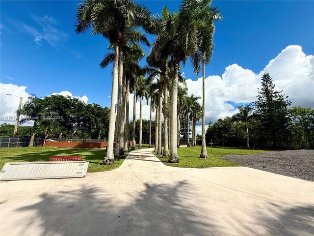 35220 SW 213th Ave, Homestead, FL 33034