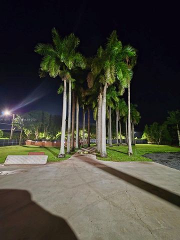 35220 SW 213th Ave, Homestead, FL 33034