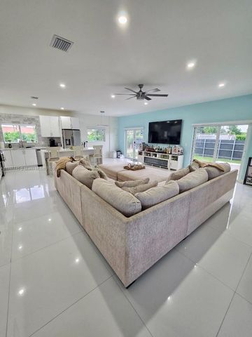 35220 SW 213th Ave, Homestead, FL 33034