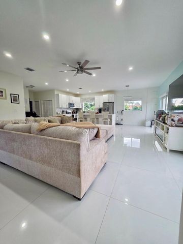 35220 SW 213th Ave, Homestead, FL 33034