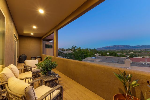 1632 Cliffside Drive NW, Albuquerque, NM 87105