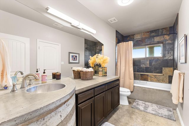 1632 Cliffside Drive NW, Albuquerque, NM 87105