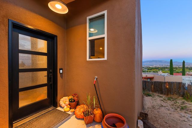 1632 Cliffside Drive NW, Albuquerque, NM 87105