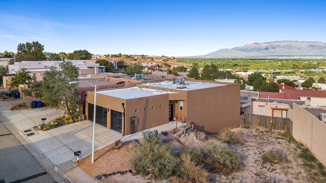 1632 Cliffside Drive NW, Albuquerque, NM 87105