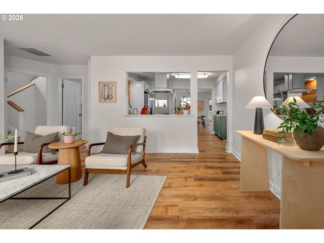 7725 Se MARKET St, Portland, OR 97215